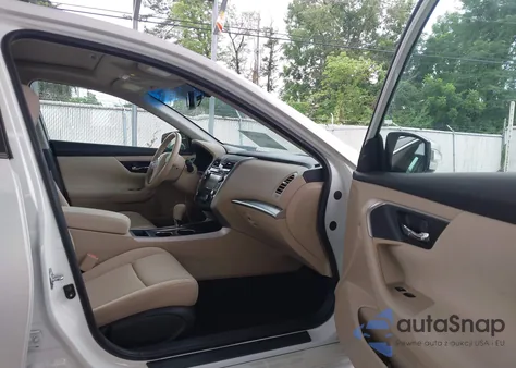 2015 Nissan Altima 2.5 Sv из США, поврежденный, VIN 1N4AL3AP1FC106852